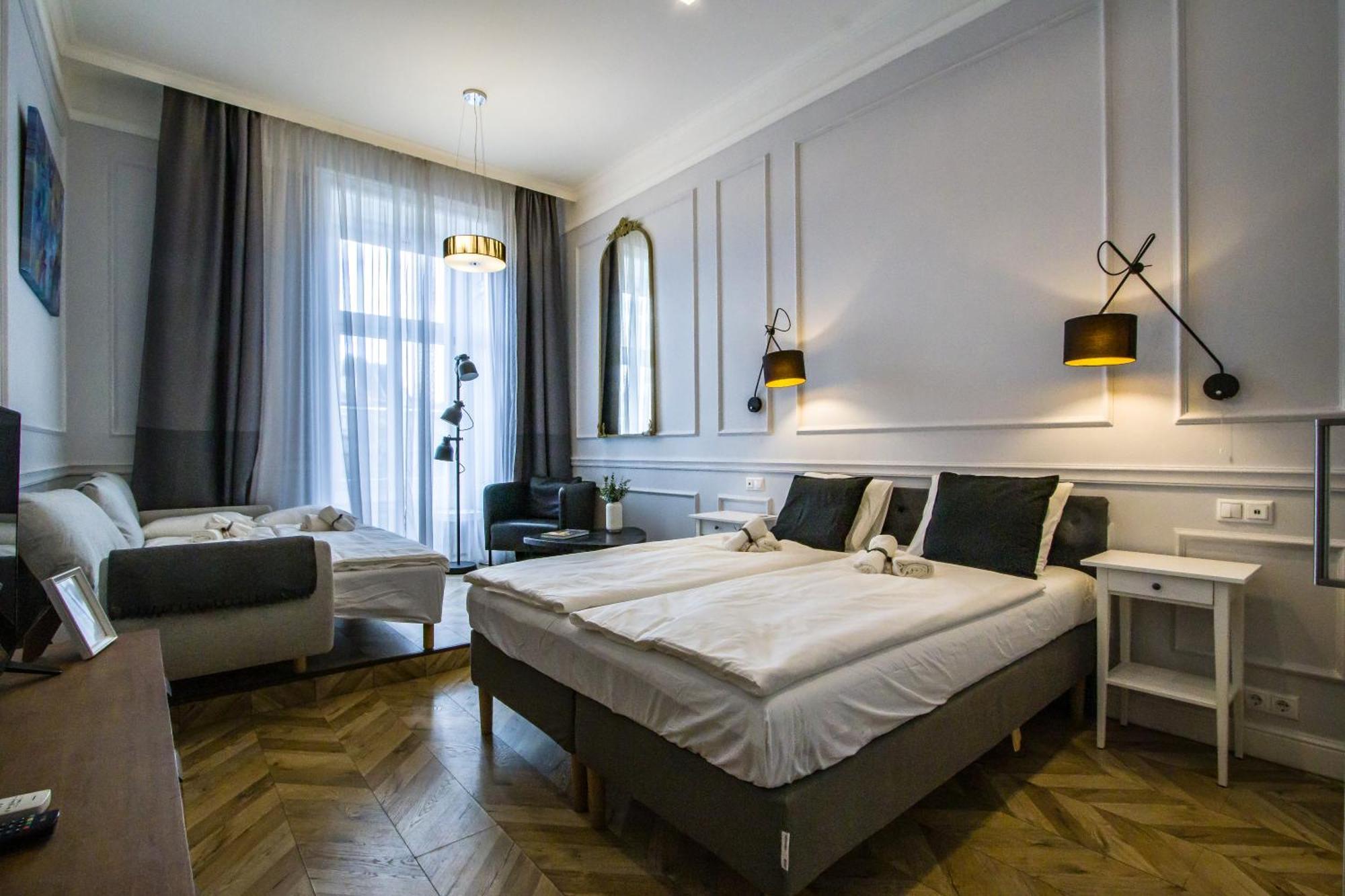 Wilson'S Oktogon Square Suite Apartment Budapest Eksteriør billede