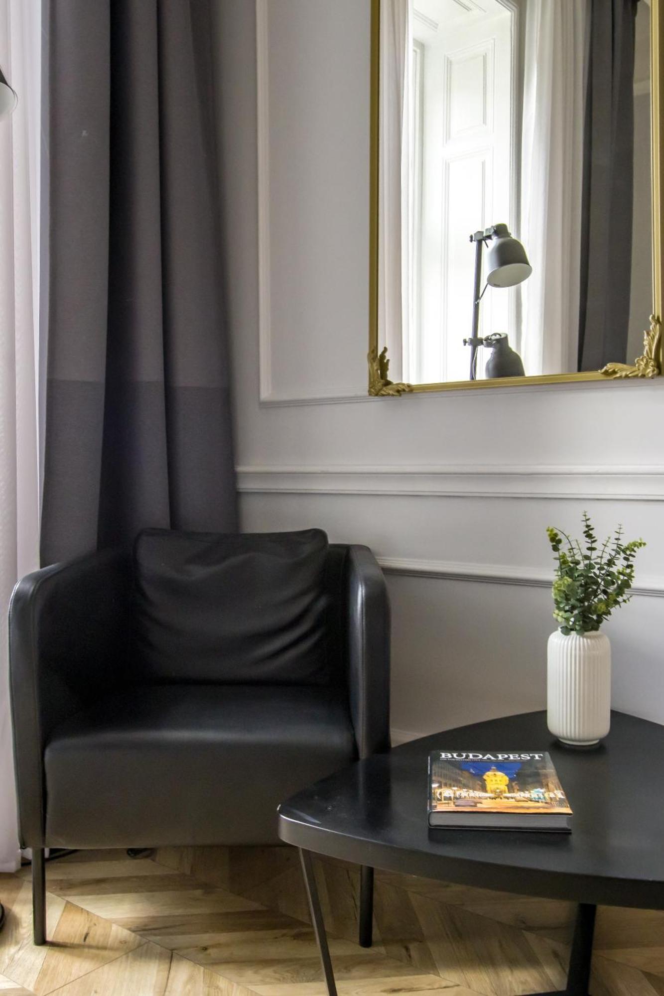 Wilson'S Oktogon Square Suite Apartment Budapest Eksteriør billede
