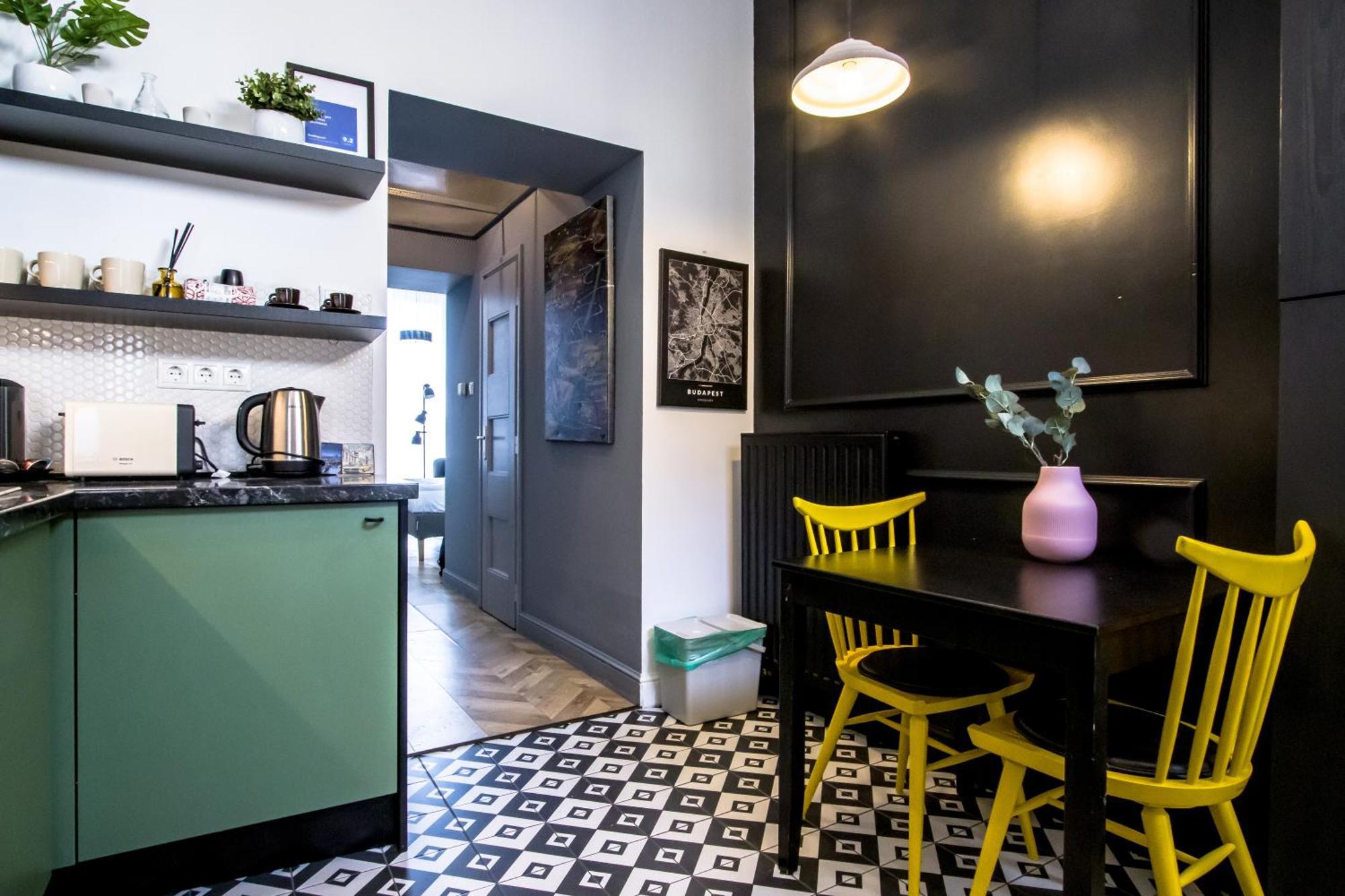 Wilson'S Oktogon Square Suite Apartment Budapest Eksteriør billede