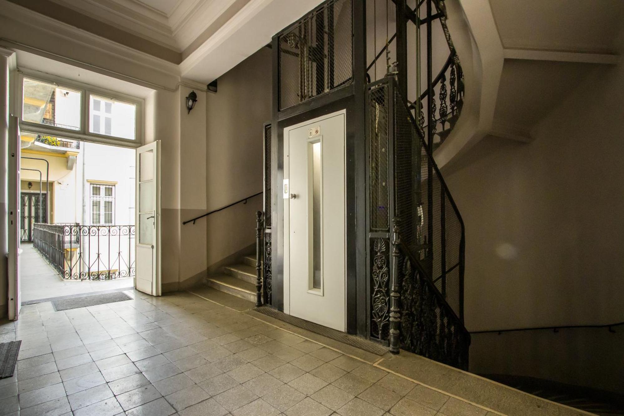 Wilson'S Oktogon Square Suite Apartment Budapest Eksteriør billede