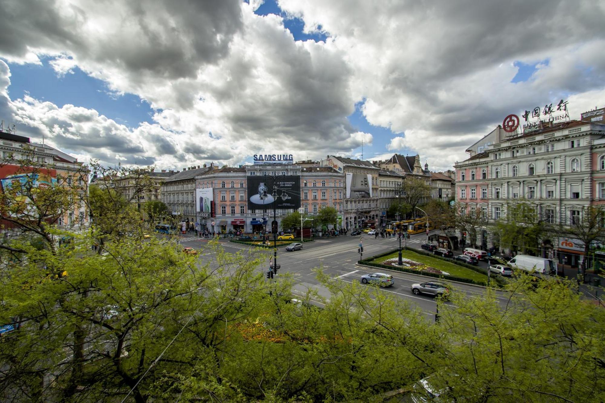 Wilson'S Oktogon Square Suite Apartment Budapest Eksteriør billede