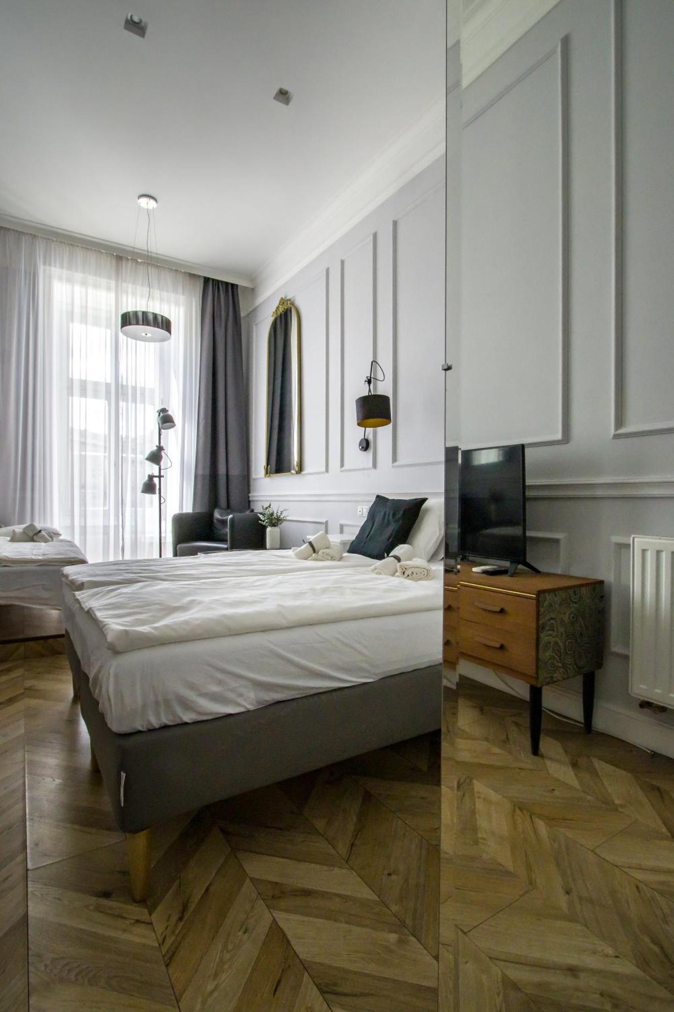 Wilson'S Oktogon Square Suite Apartment Budapest Eksteriør billede
