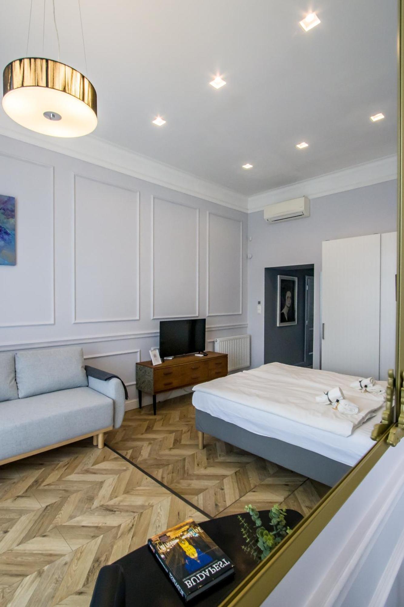 Wilson'S Oktogon Square Suite Apartment Budapest Eksteriør billede